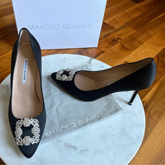 Manolo Blahnik, Black Satin Hangisi Pumps 90, NEW - Picture 1 of 13